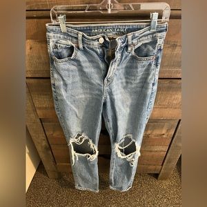 American Eagle High Rise Mom Strigid Straight Jean